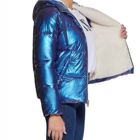 Levi’s Molly Sherpa Lined Puffer Jacket - Picture 4 of 13